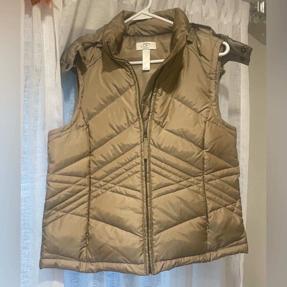 Down Quilted Puffer Vest Ann Taylor LOFT Beige Gold Size 6P Warm Faux Fur Hood